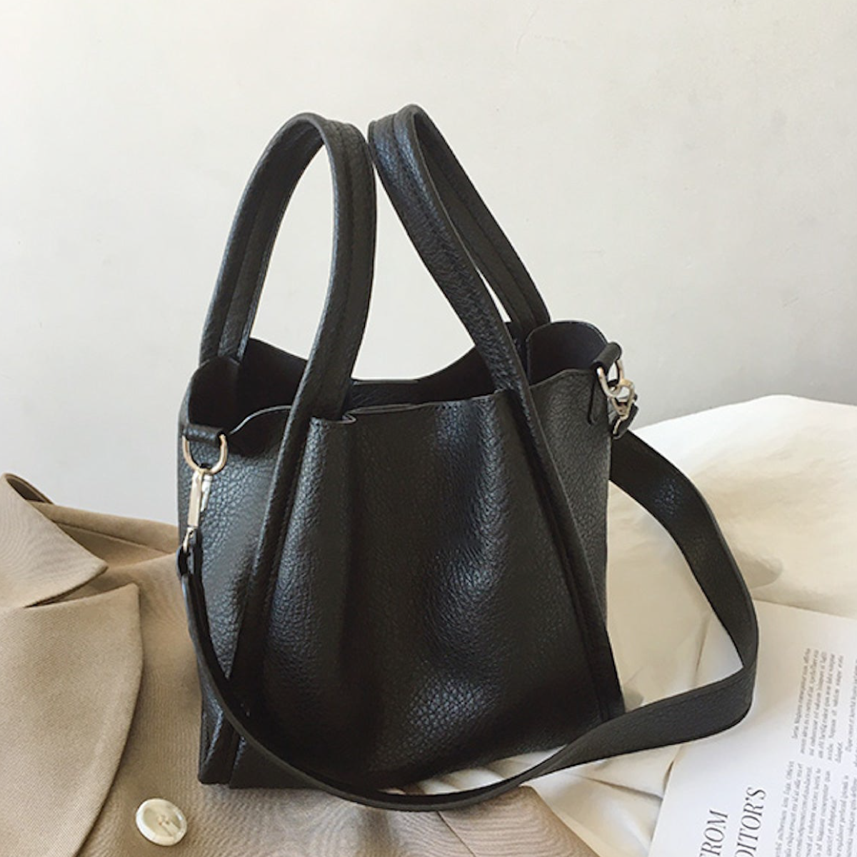 Womenโs Ultra Soft Leather Bucket Bag for Everyday City Outfits