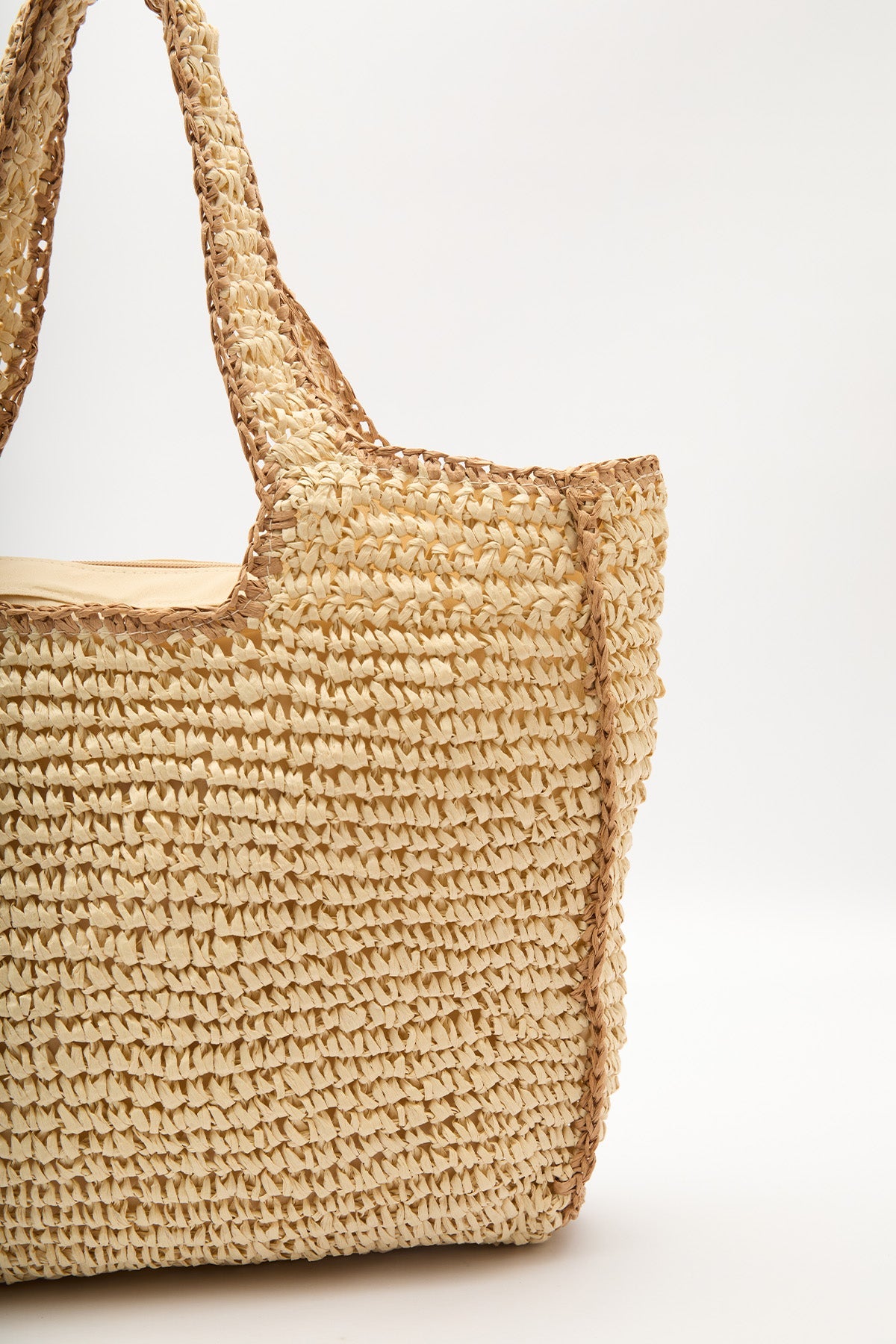 Large beige contrast straw shoulder bag with zip closure, view 4