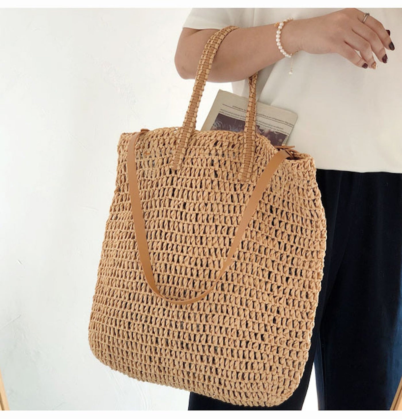 Women’s Minimalistic Straw Woven Tote Bag for Beach, Vacation & Summer Outfits