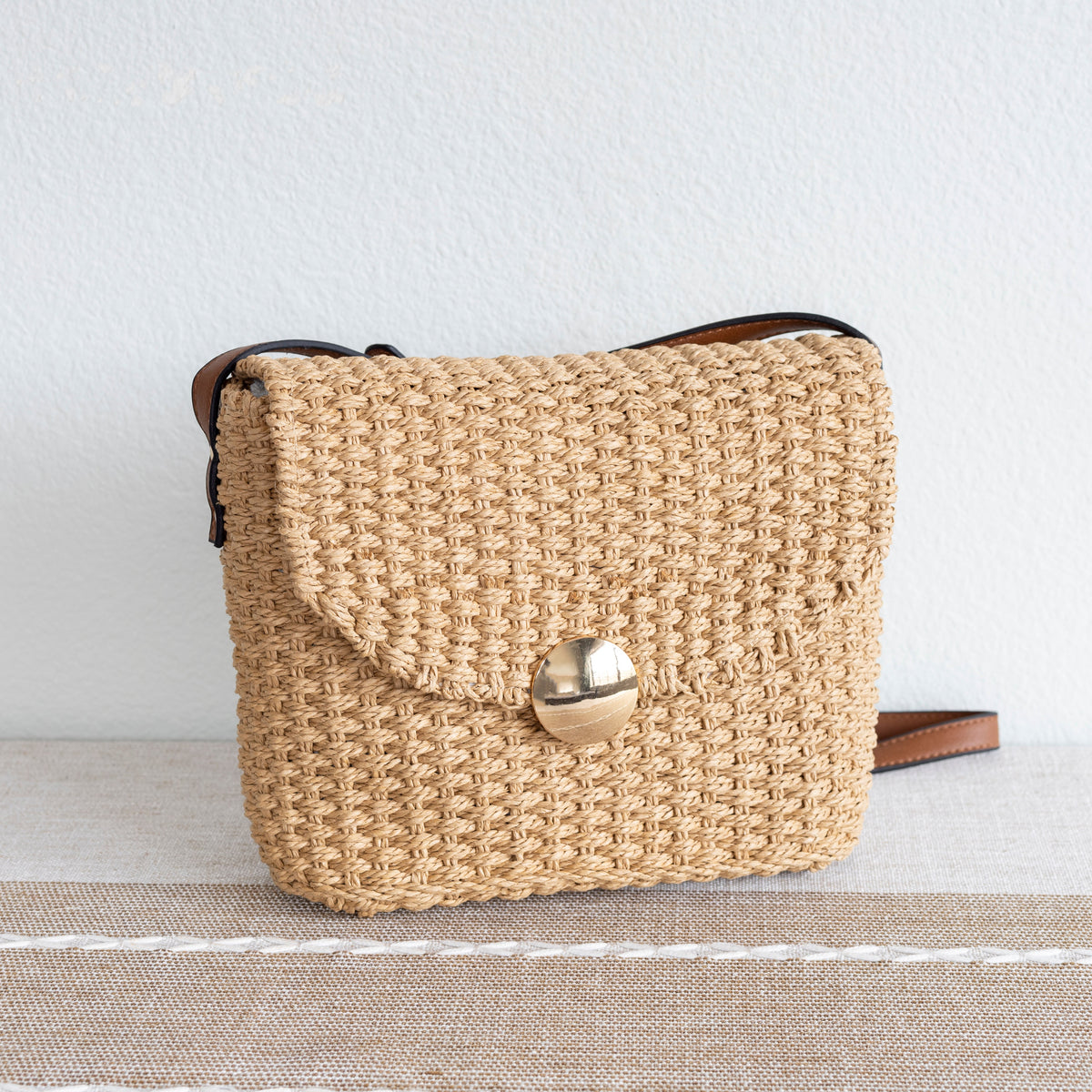 Women’s Straw Woven Messenger Bag with Flap Crossbody Bag for Beach, Vacation & Summer Outfits