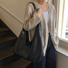 Slouchy Hobo-Tasche aus veganem Leder – große Alltagsschultertasche für Damen