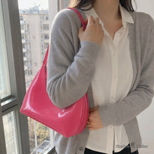 Glänzende Schultertasche aus veganem Leder, strukturierte Handtasche für Damen