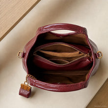 Tote aus veganem Leder, rote Henkeltasche mit Crossbody-Riemen für Damen