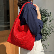 Großer geflochtener Shopper aus veganem Leder – slouchy Schultertasche für Damen
