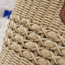 Geflochtene Stroh-Schultertasche mit Cut-out-Detail und optionalem Tuch
