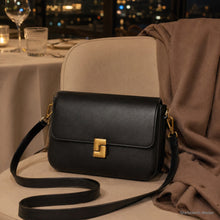 Sac bandoulière en cuir véritable structuré avec fermoir tournant