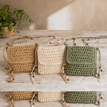 Geflochtene Stroh-Crossbody-Tasche mit Perlenriemen, Boho-Sommertasche