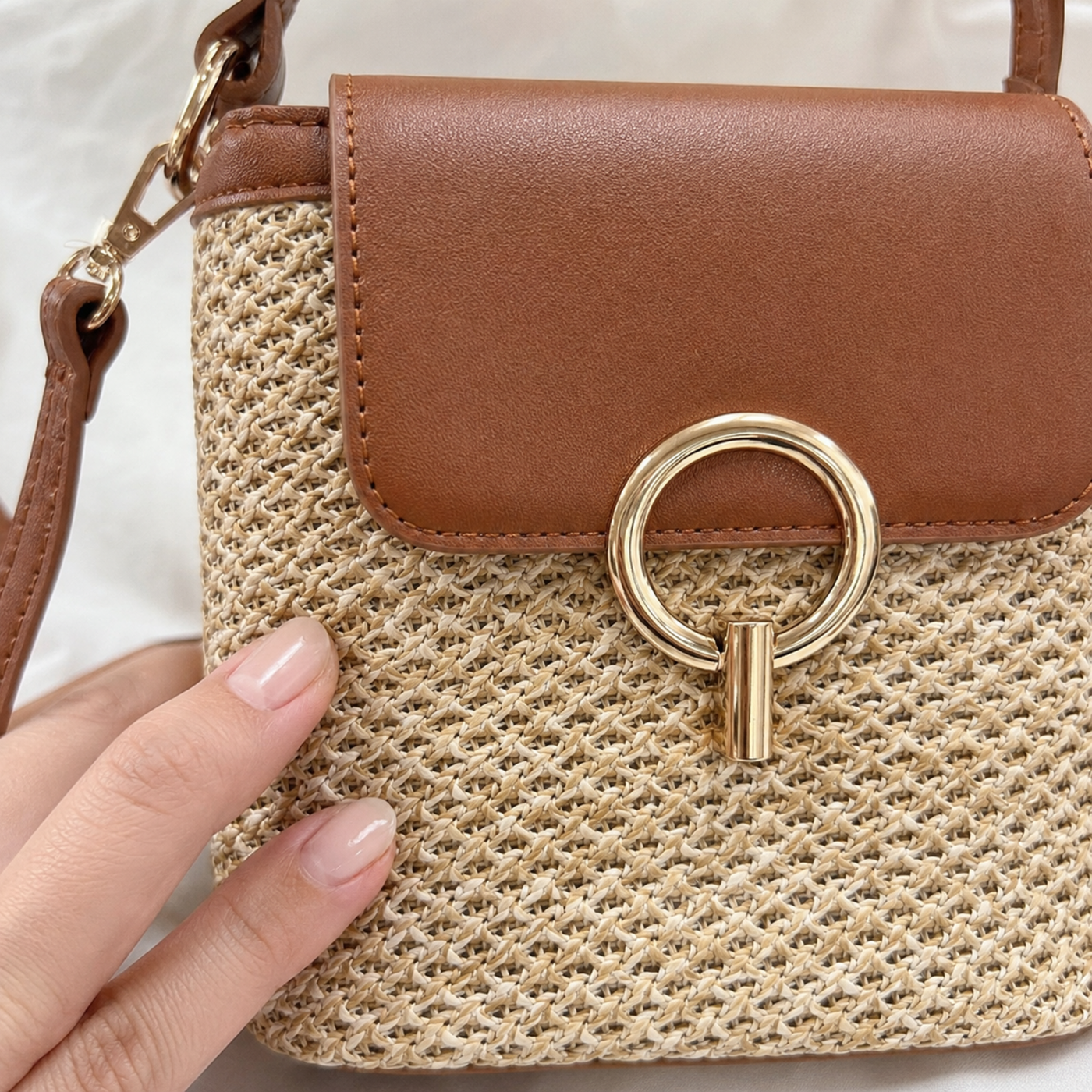 Straw Crossbody Bag for Women, Woven Summer Shoulder Purse with Flap