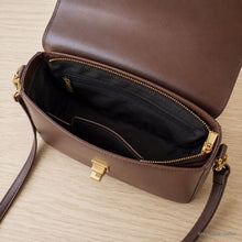 Sac bandoulière en cuir véritable structuré avec fermoir tournant