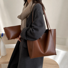 Grand cabas en cuir vegan avec pochette assortie pour travail et voyage
