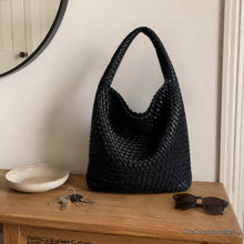 Großer geflochtener Shopper aus veganem Leder – slouchy Schultertasche für Damen