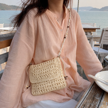 Geflochtene Stroh-Crossbody-Tasche mit Perlenriemen, Boho-Sommertasche