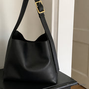 12 closeup black buckle