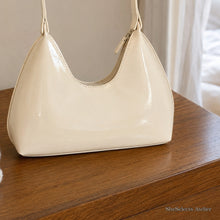 Glänzende Schultertasche aus veganem Leder, strukturierte Handtasche für Damen