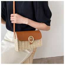 Damen Korbtasche mit Lederklappe – Handtasche für Strand, Urlaub & Sommeroutfits