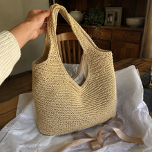 Große Stroh-Hobo-Tasche, weicher gewebter Schulter-Shopper für den Sommer