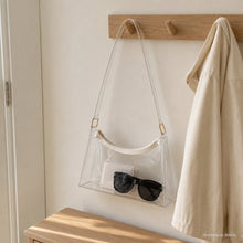 Transparente PVC-Schultertasche mit Leder- oder goldfarbenem Kettenriemen