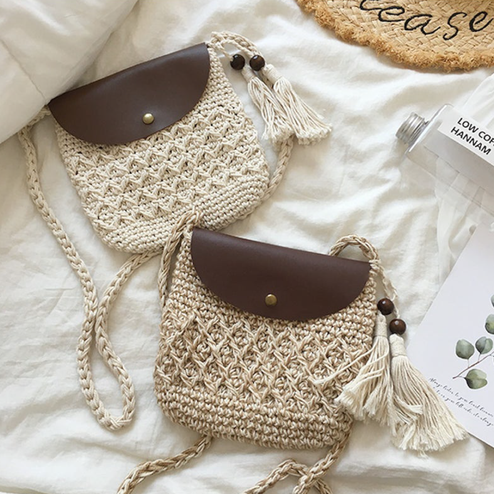 Gehäkelte Crossbody-Umhängetasche für Damen mit Lederklappe für Bohemian-Alltags- und Geschenk-Styling
