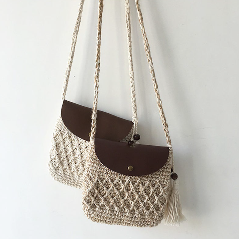Gehäkelte Crossbody-Umhängetasche für Damen mit Lederklappe für Bohemian-Alltags- und Geschenk-Styling