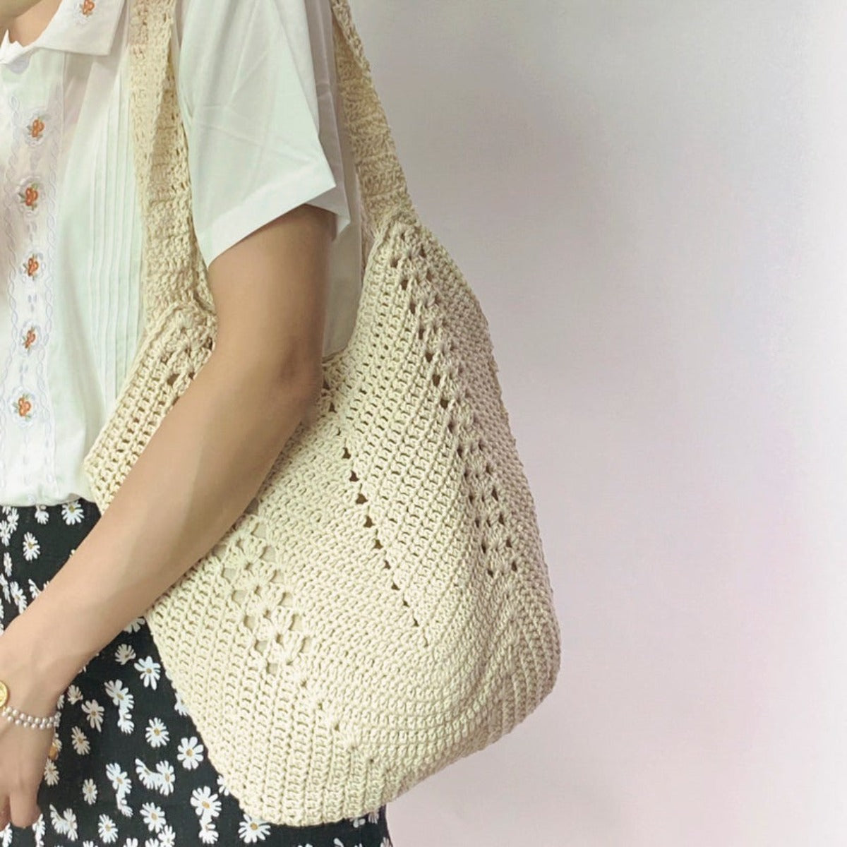 Women’s Minimalistic Crochet Handbag Shoulder Bag for Boho Everyday Style & Gifts