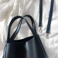 Women’s Leather Bucket Bag for Everyday City Outfits