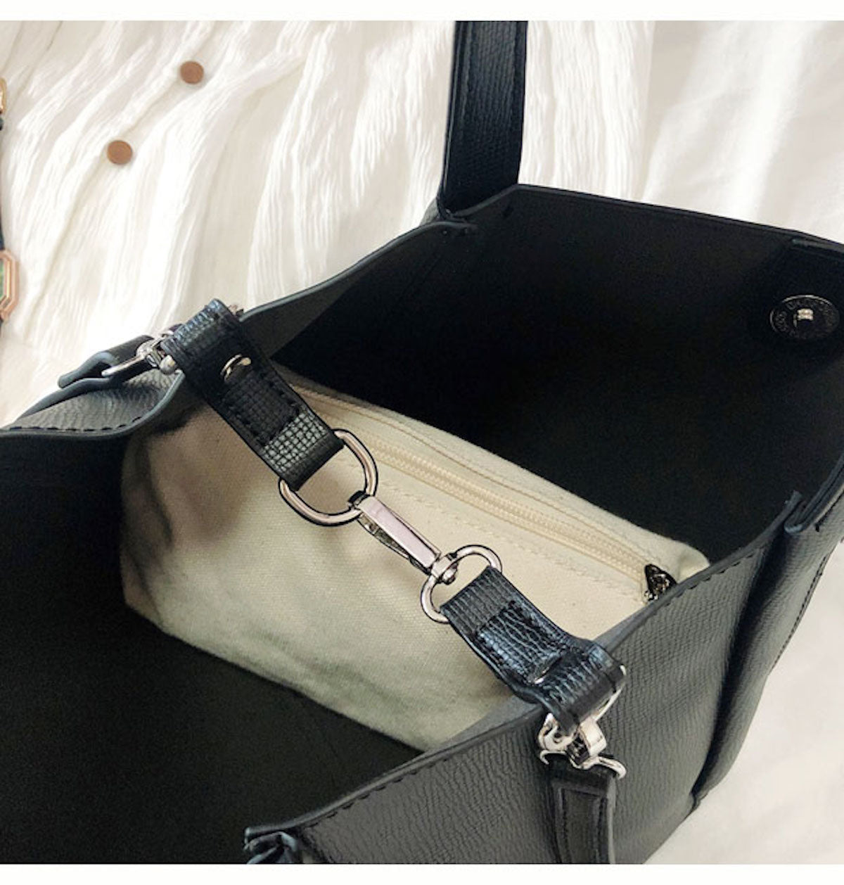 Women’s Leather Bucket Bag for Everyday City Outfits