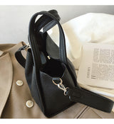 Women’s Ultra Soft Leather Bucket Bag for Everyday City Outfits