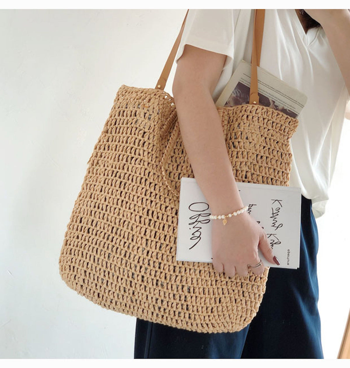 Women’s Minimalistic Straw Woven Tote Bag for Beach, Vacation & Summer Outfits