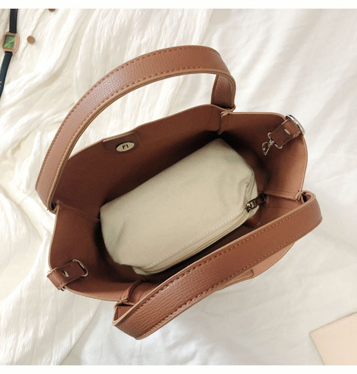 Women’s Leather Bucket Bag for Everyday City Outfits