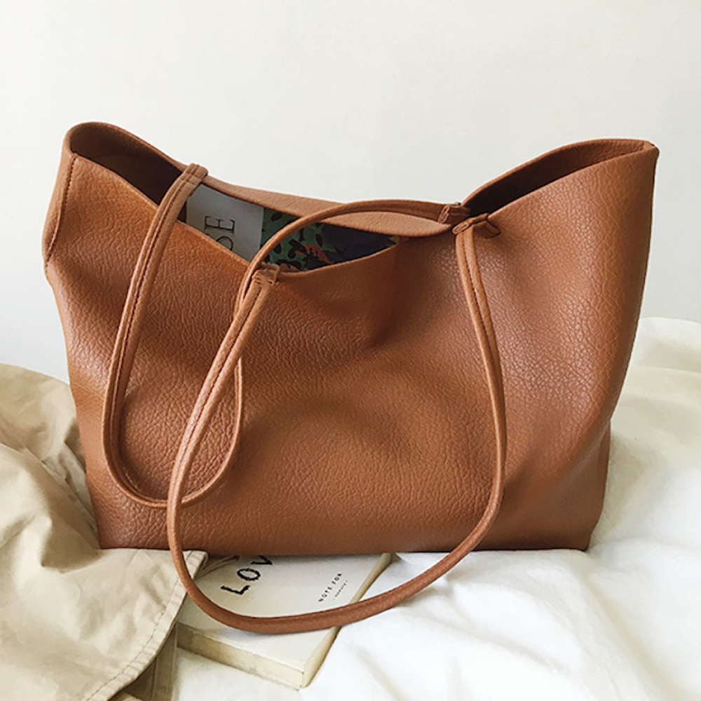 Women’s Large Carryall Tote In Soft Pebbled Leather for Everyday City Outfits
