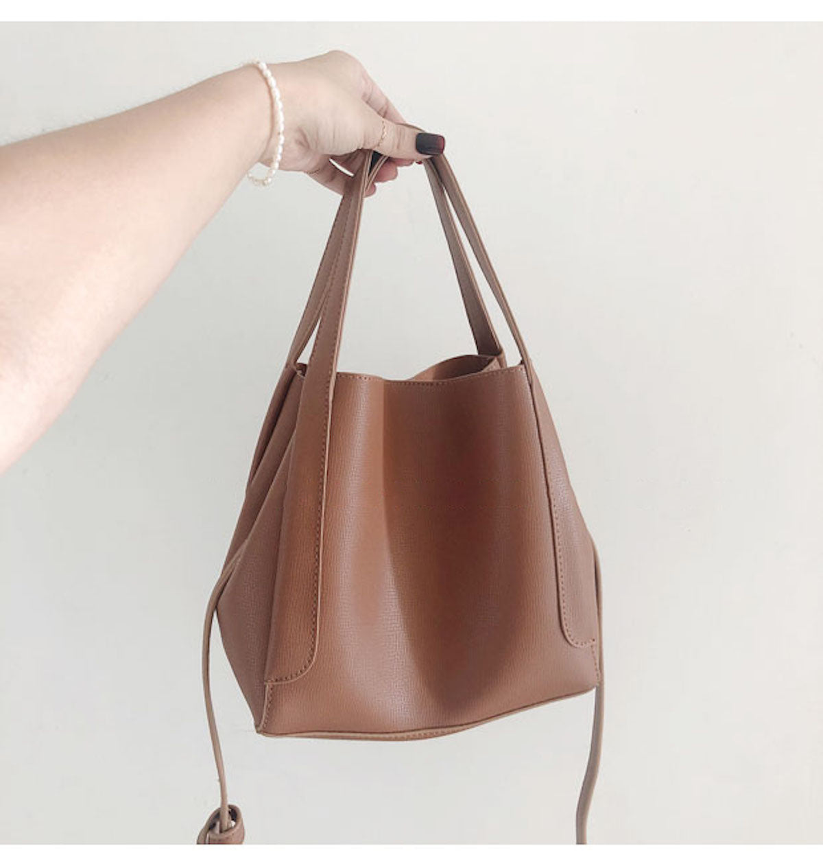 Women’s Leather Bucket Bag for Everyday City Outfits
