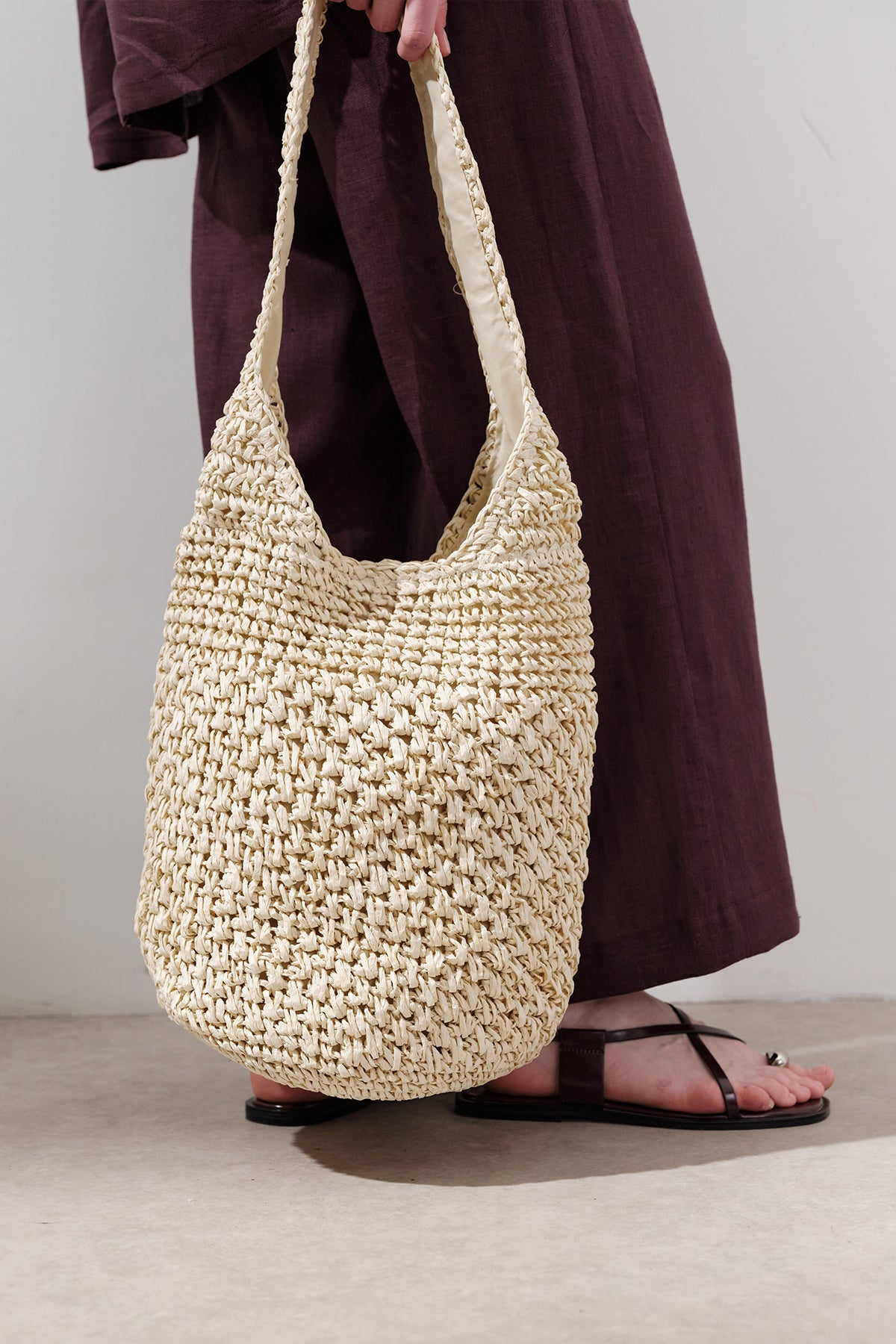 Beige braided straw shoulder bag with snap closure, view 4