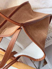 Damen Shopper aus weichem Leder mit großem Fake Fur Besatz für alltägliche City-Outfits