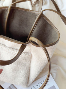 Damen Shopper aus weichem Leder mit großem Fake Fur Besatz für alltägliche City-Outfits