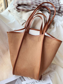 Damen Shopper aus weichem Leder mit großem Fake Fur Besatz für alltägliche City-Outfits