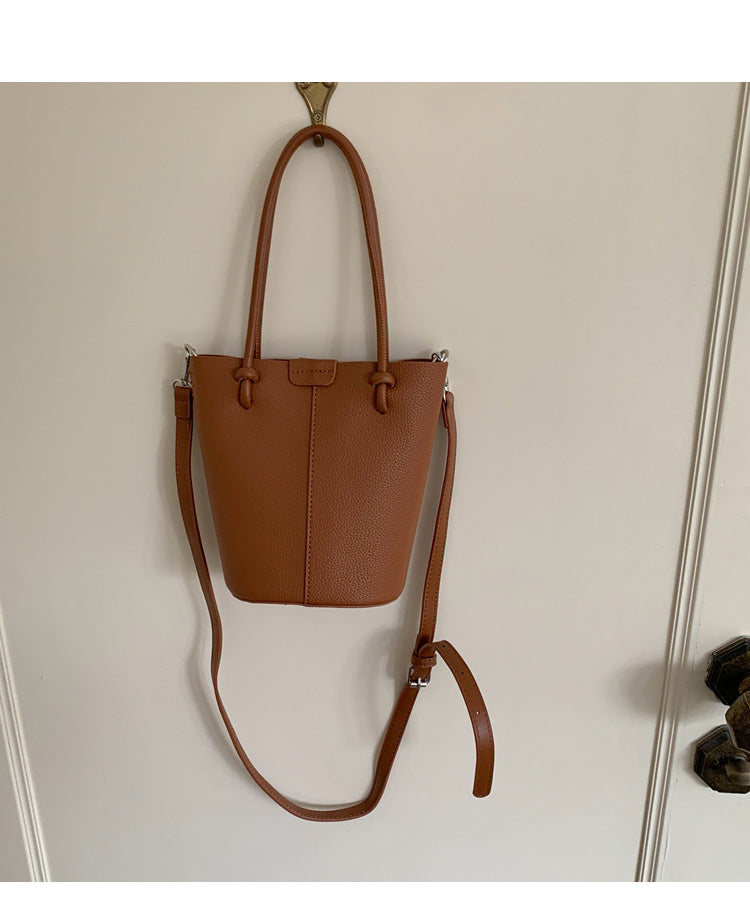 Women’s Chic Leather Bucket Bag Crossbody Bag for Everyday City Outfits