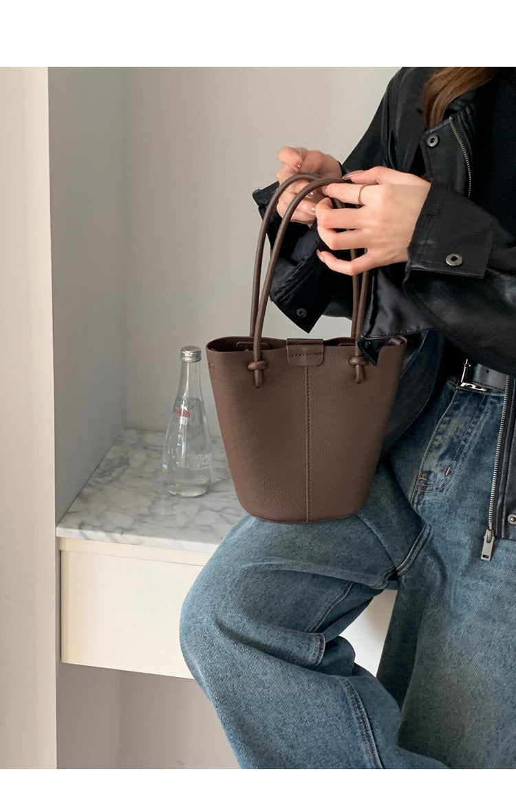 Women’s Chic Leather Bucket Bag Crossbody Bag for Everyday City Outfits