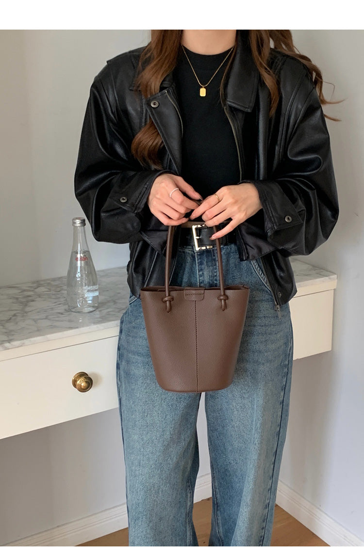 Women’s Chic Leather Bucket Bag Crossbody Bag for Everyday City Outfits