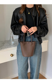 Women’s Chic Leather Bucket Bag Crossbody Bag for Everyday City Outfits