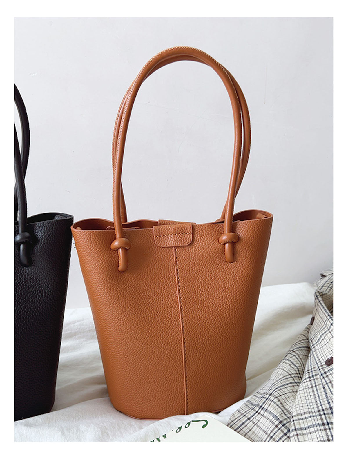Women’s Chic Leather Bucket Bag Crossbody Bag for Everyday City Outfits