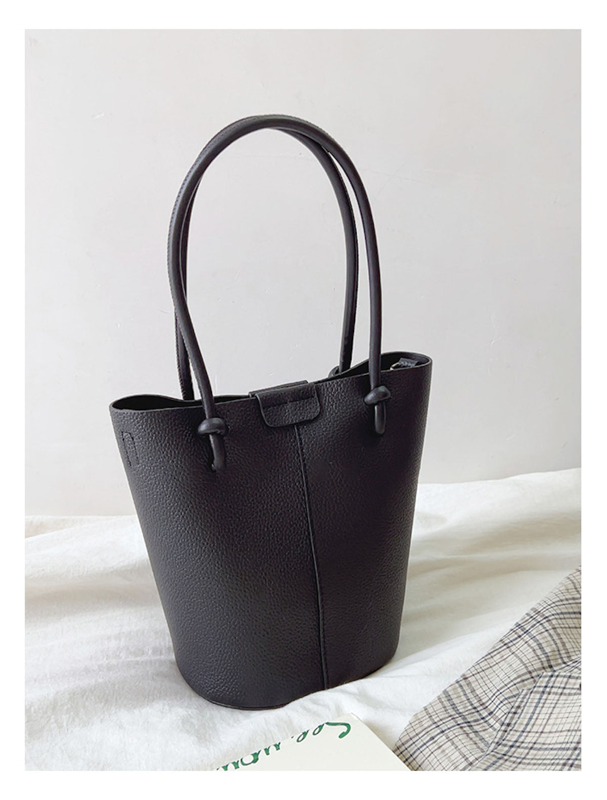 Women’s Chic Leather Bucket Bag Crossbody Bag for Everyday City Outfits