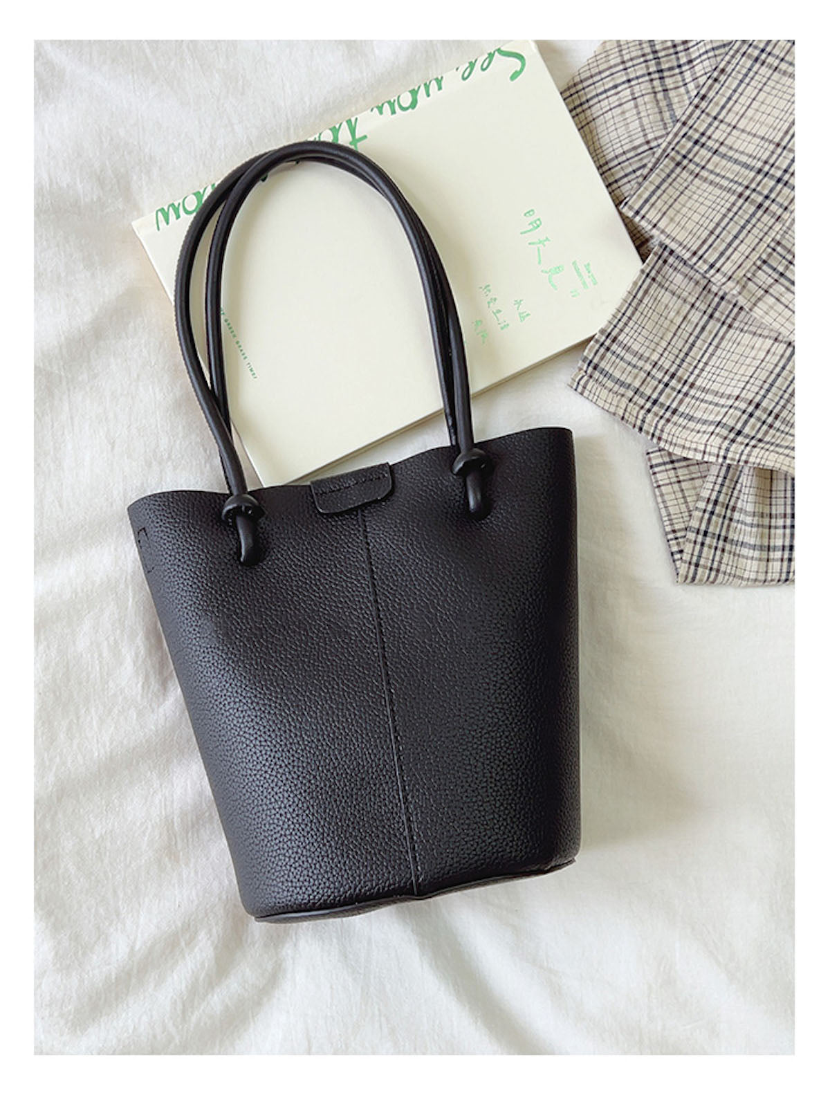 Women’s Chic Leather Bucket Bag Crossbody Bag for Everyday City Outfits