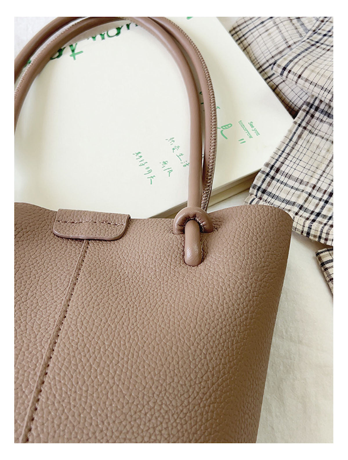 Women’s Chic Leather Bucket Bag Crossbody Bag for Everyday City Outfits