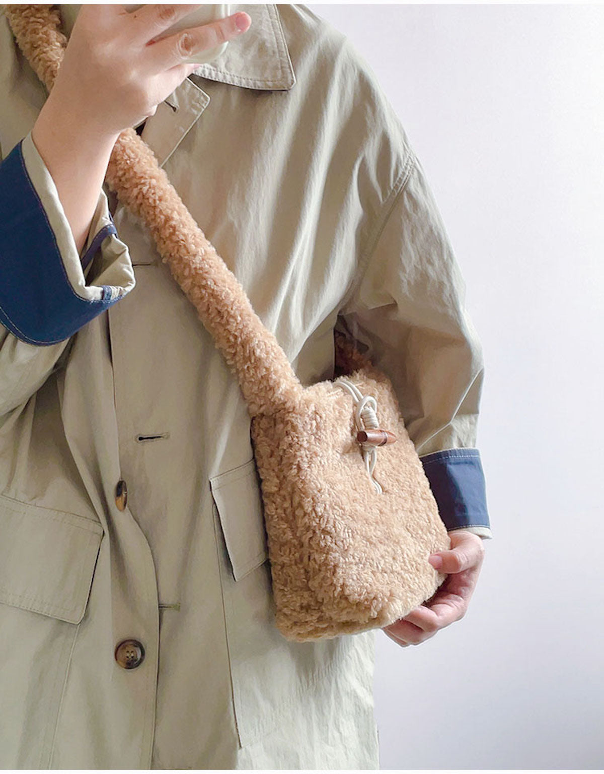 Women’s Faux Furry Crossbody Bag for Cozy Everyday Outfits