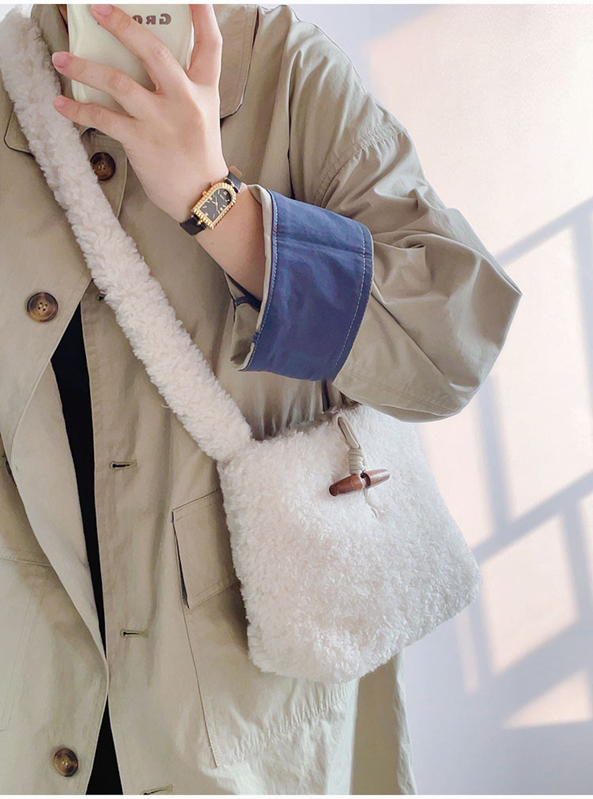 Women’s Faux Furry Crossbody Bag for Cozy Everyday Outfits