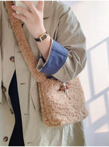 Women’s Faux Furry Crossbody Bag for Cozy Everyday Outfits