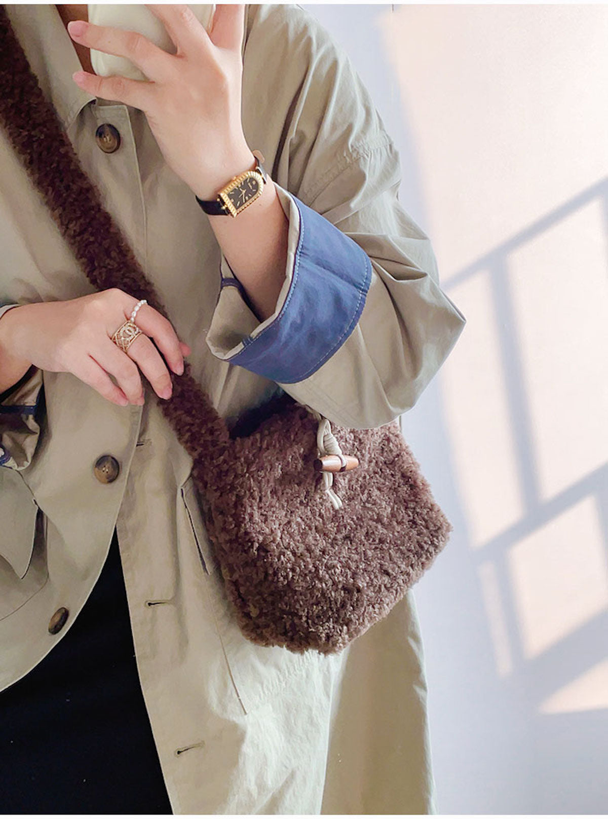 Women’s Faux Furry Crossbody Bag for Cozy Everyday Outfits