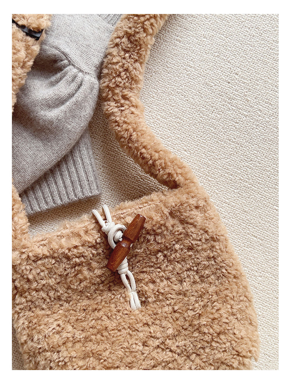 Women’s Faux Furry Crossbody Bag for Cozy Everyday Outfits