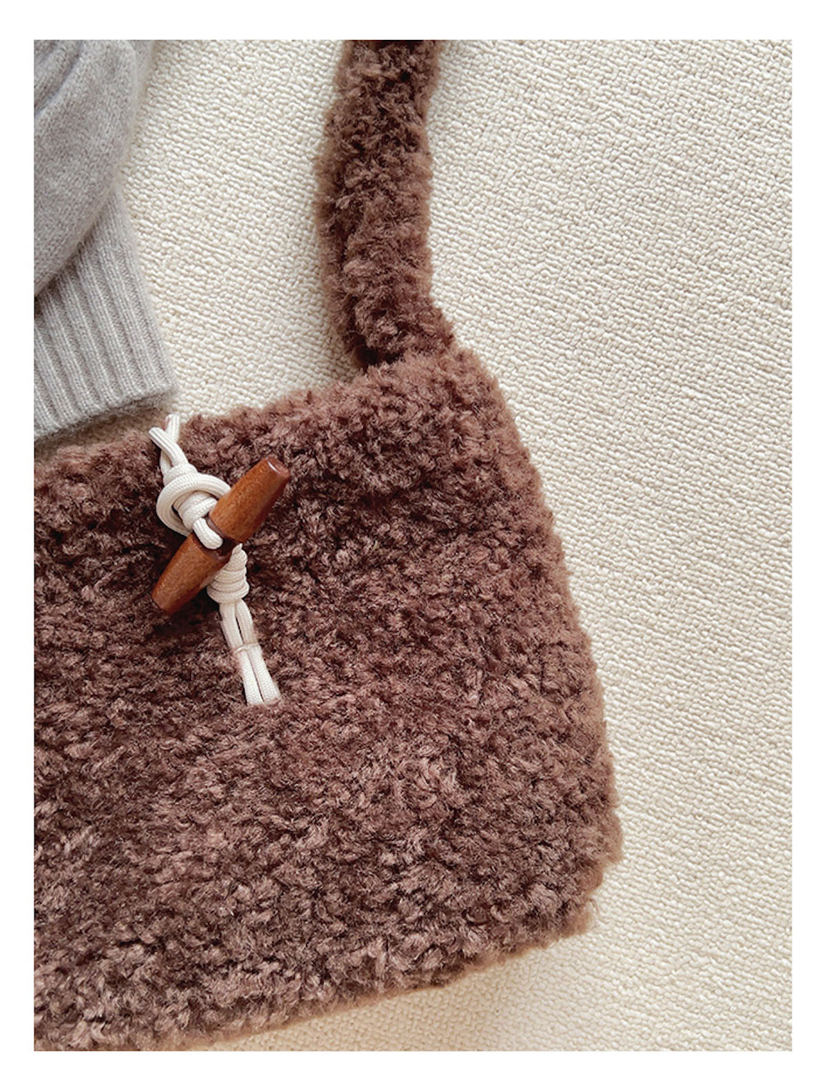 Women’s Faux Furry Crossbody Bag for Cozy Everyday Outfits