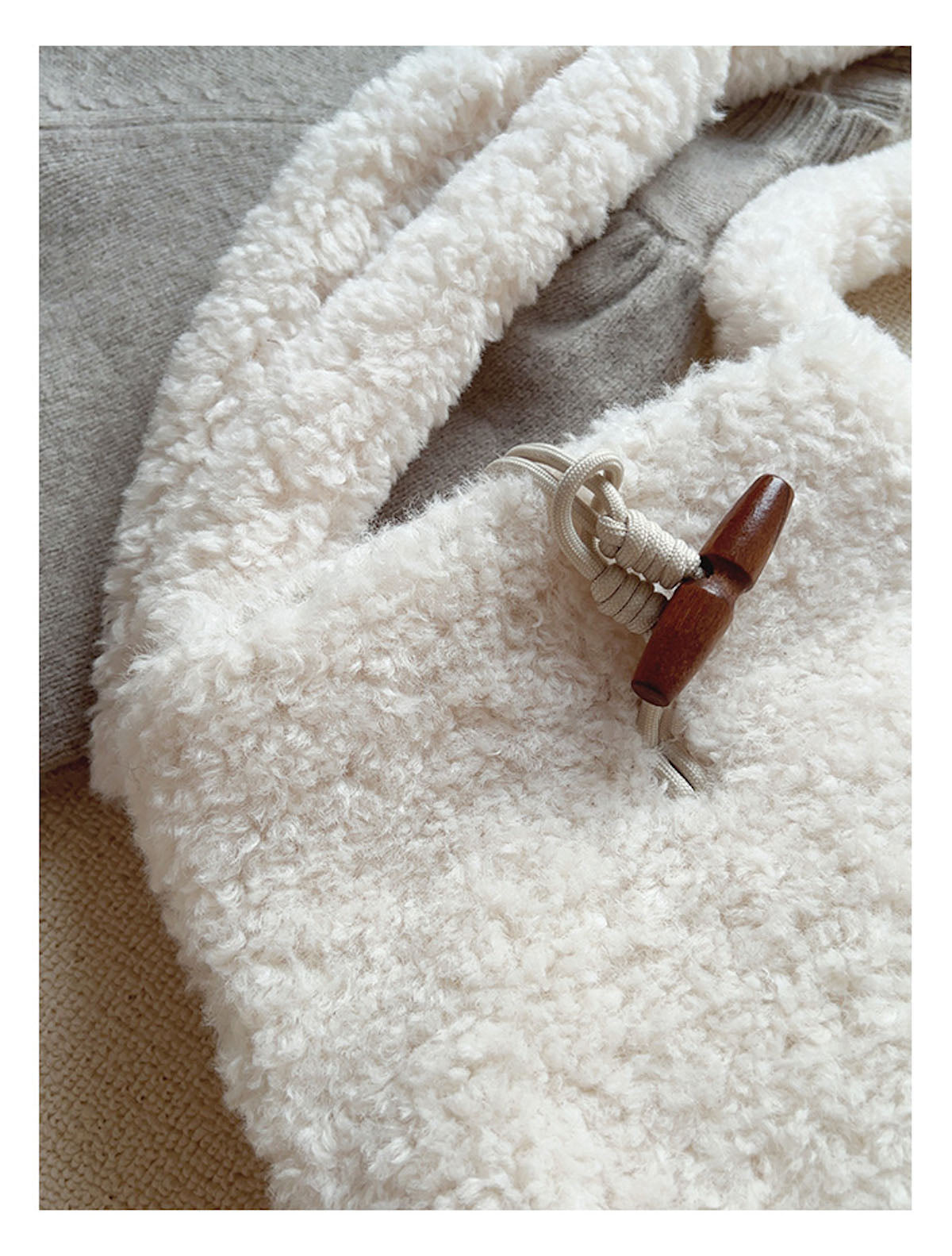 Women’s Faux Furry Crossbody Bag for Cozy Everyday Outfits